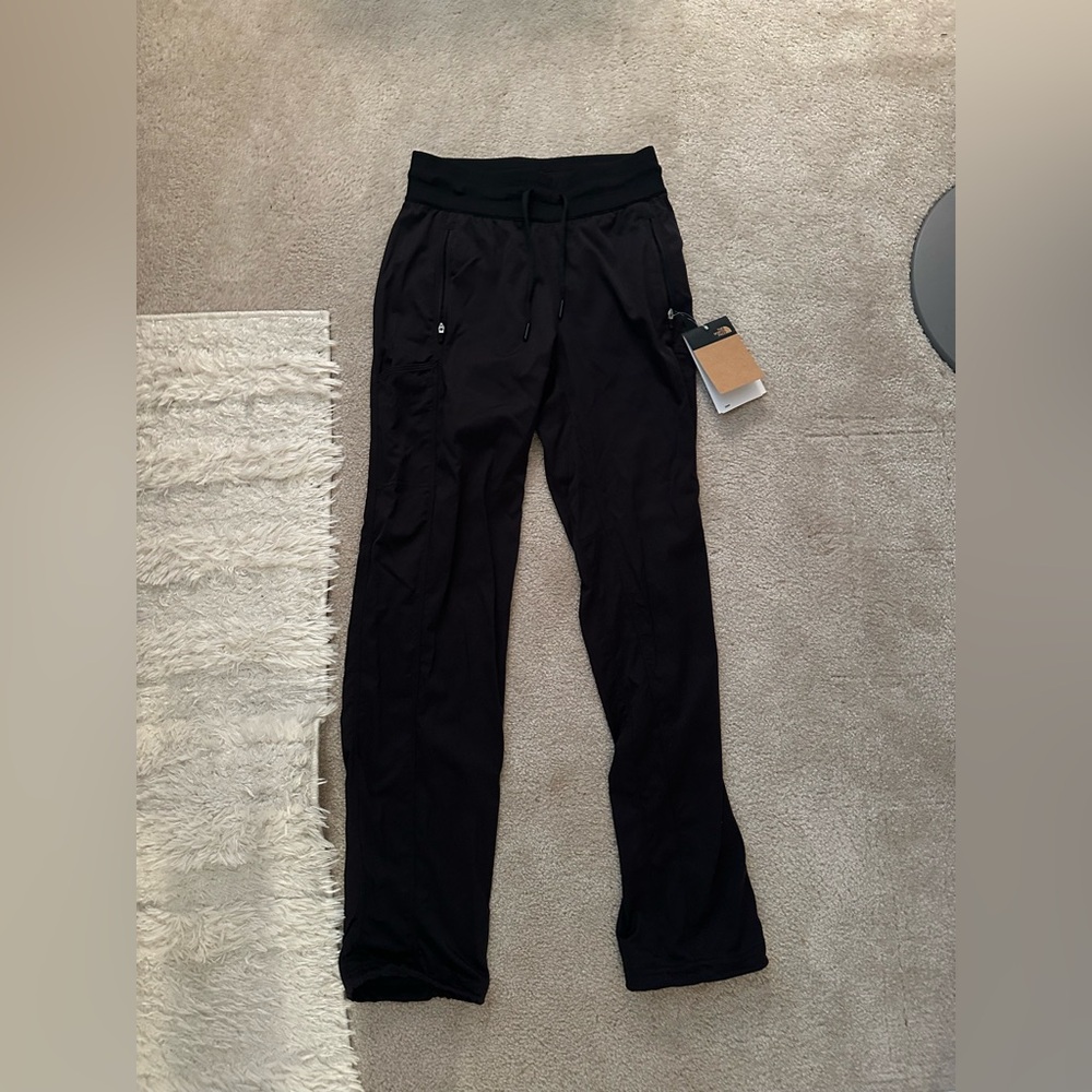 Women’s North Face jogger/ wind pants NWT
